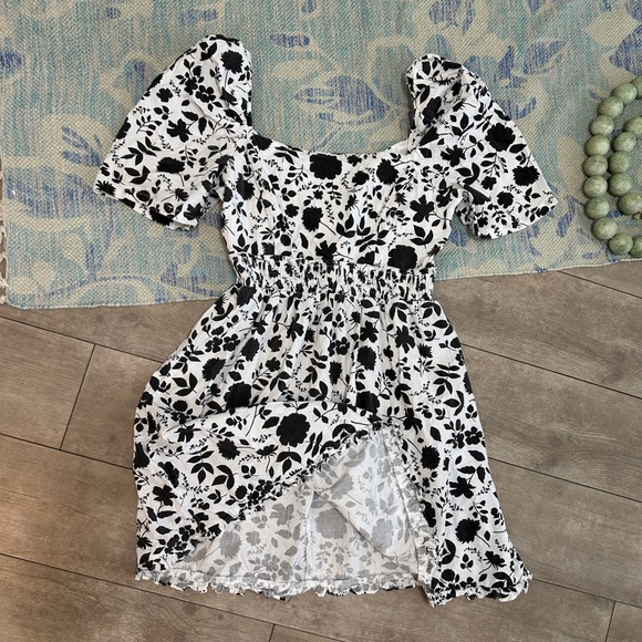Aqua Black & White Floral Smocked Square-Neck Mini Dress - Picture 6 of 15